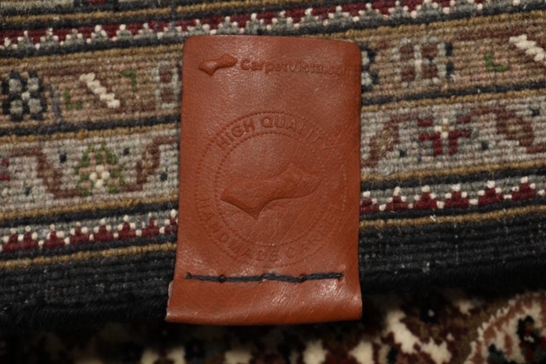 Ręcznie wiązany dywan Tabriz z Indii w odcieniach brązu i beżu z centralnym medalionem.