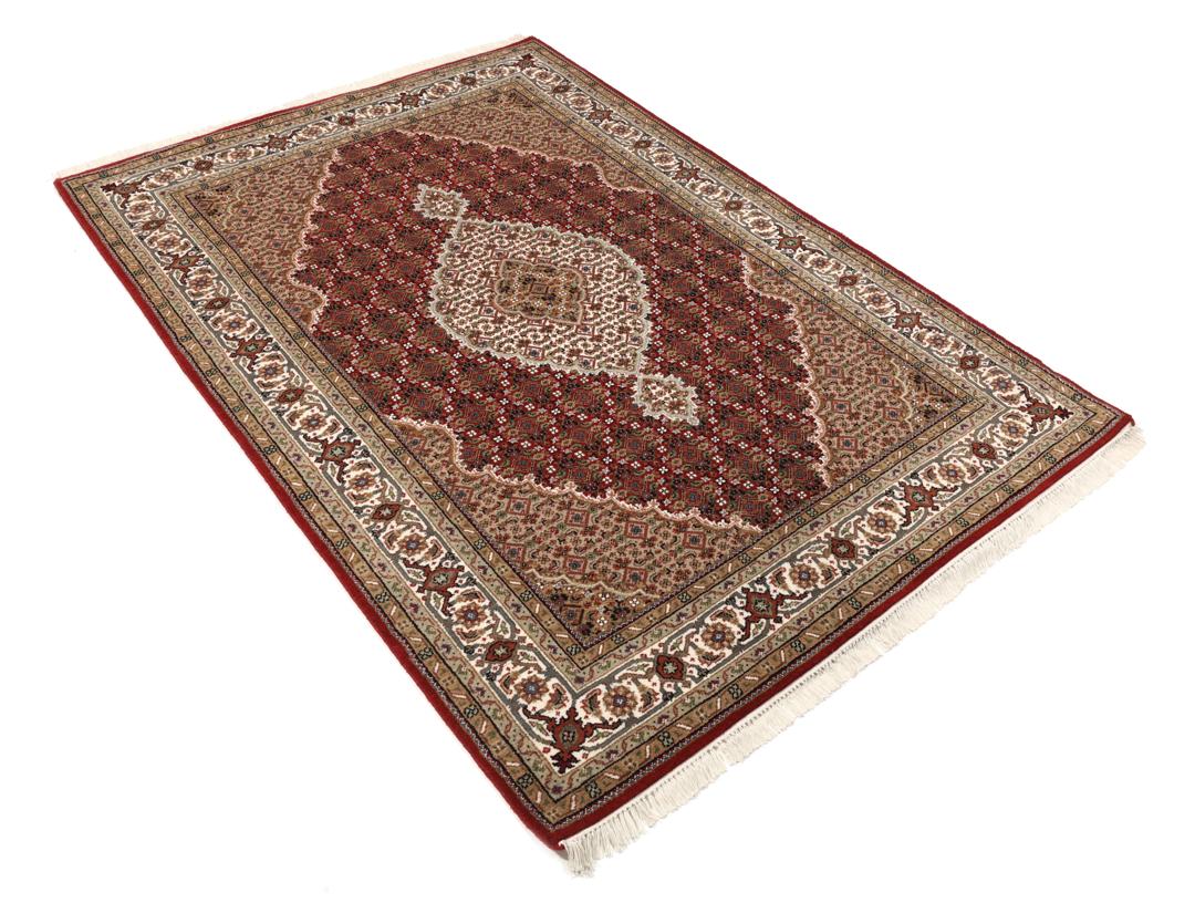 Tapis Tabriz noué à la main originaire d'Inde dans des tons rouges et beiges