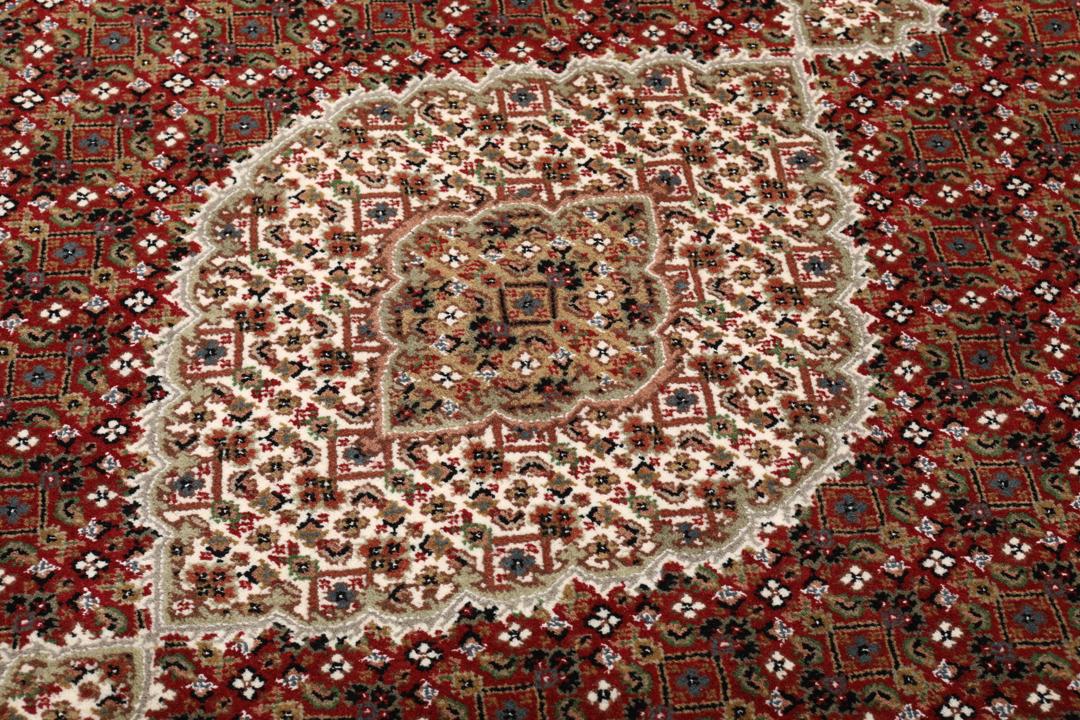 Tapis Tabriz noué à la main originaire d'Inde dans des tons rouges et beiges
