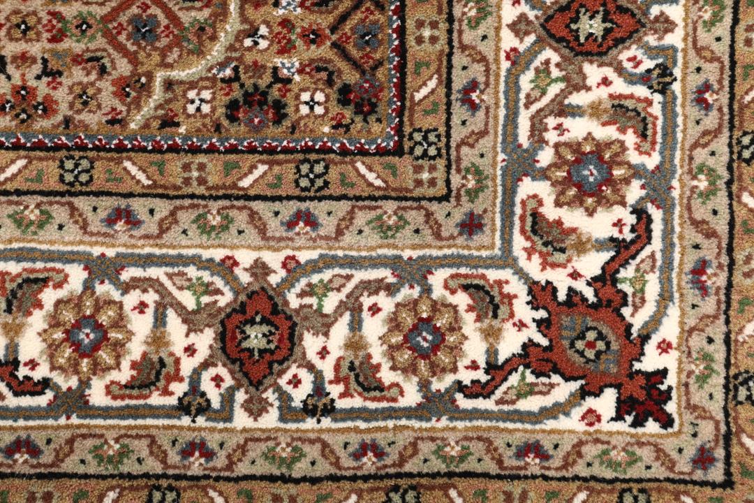 Tapis Tabriz noué à la main originaire d'Inde dans des tons rouges et beiges