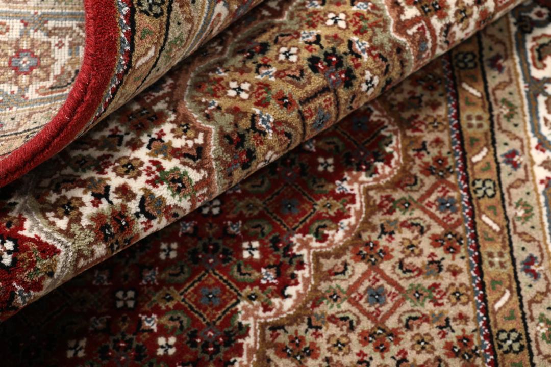 Tapis Tabriz noué à la main originaire d'Inde dans des tons rouges et beiges