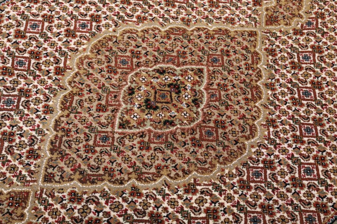 Handgeknoopt Tabriz-tapijt uit India in bruintinten met een ingewikkeld medaillonpatroon