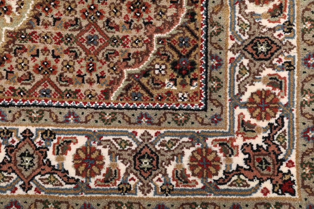 Handgeknoopt Tabriz-tapijt uit India in bruintinten met een ingewikkeld medaillonpatroon