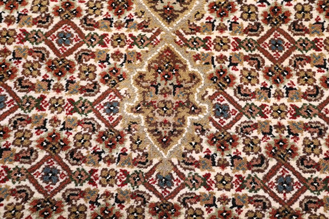 Handgeknoopt Tabriz-tapijt uit India in bruintinten met een ingewikkeld medaillonpatroon