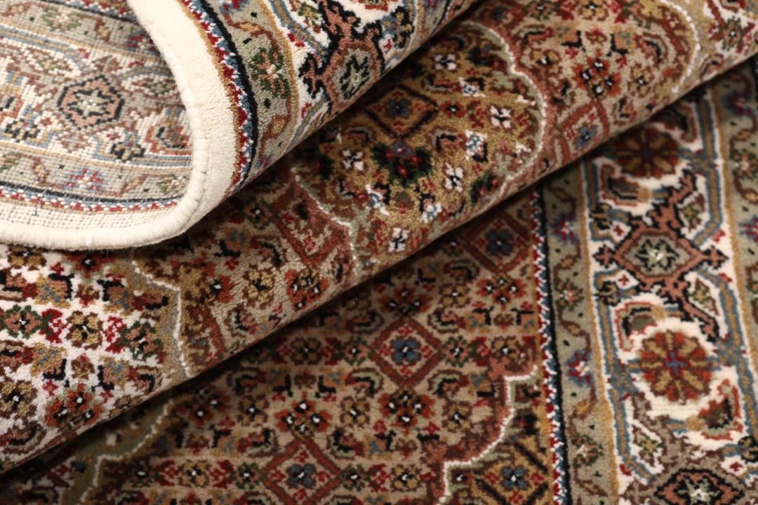 Handgeknoopt Tabriz-tapijt uit India in bruintinten met een ingewikkeld medaillonpatroon