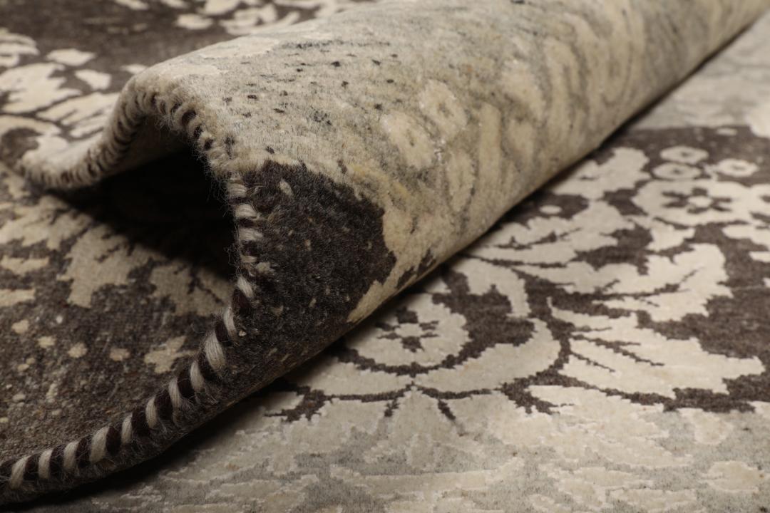 Handgeknoopt Gabbeh Loribaft-tapijt uit India in donkergrijze en beige tinten.