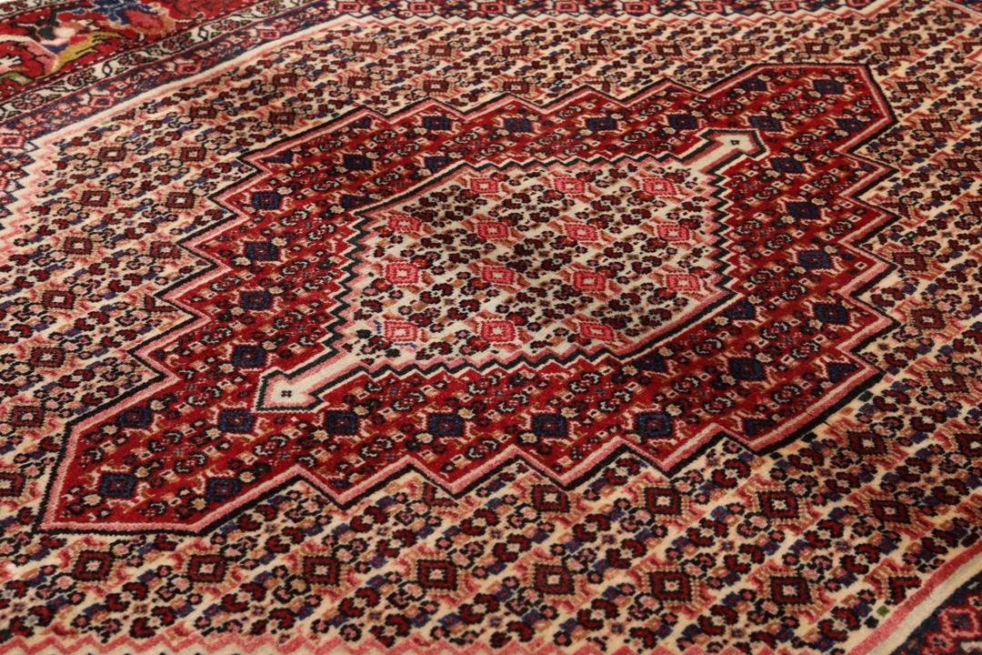 Handgeknoopt Senneh wollen tapijt uit het Midden-Oosten in donkerrood en beige