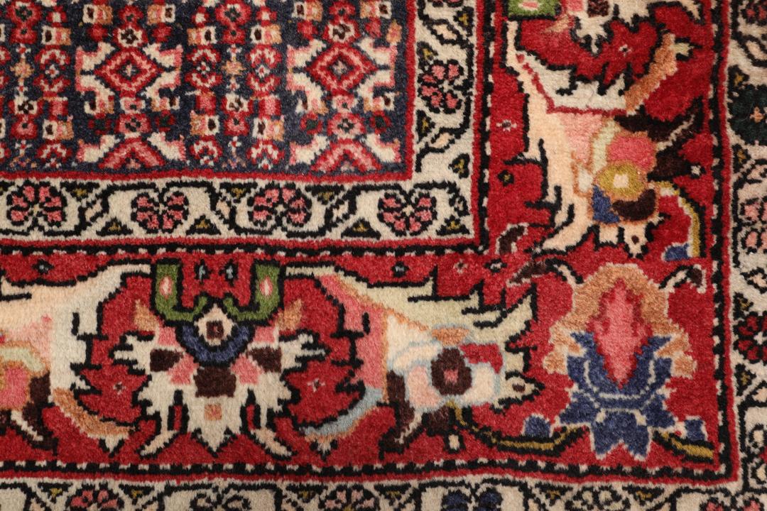 Handgeknoopt Senneh wollen tapijt uit het Midden-Oosten in donkerrood en beige