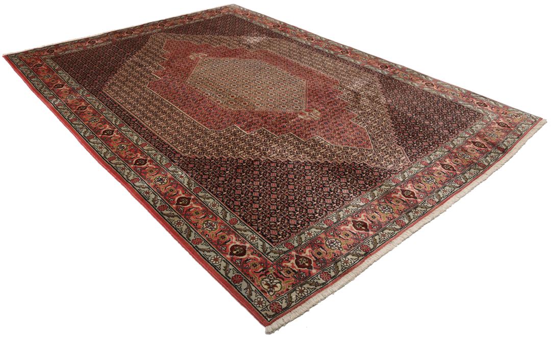 Handgeknoopt Senneh wollen tapijt uit het Midden-Oosten in multicolor tinten.