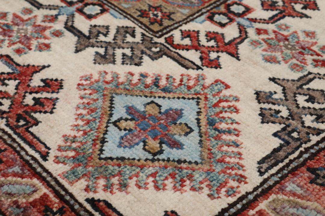 Met de hand geknoopt Kazak Ariana tapijt uit het Midden-Oosten met bruine tinten en geometrische motieven