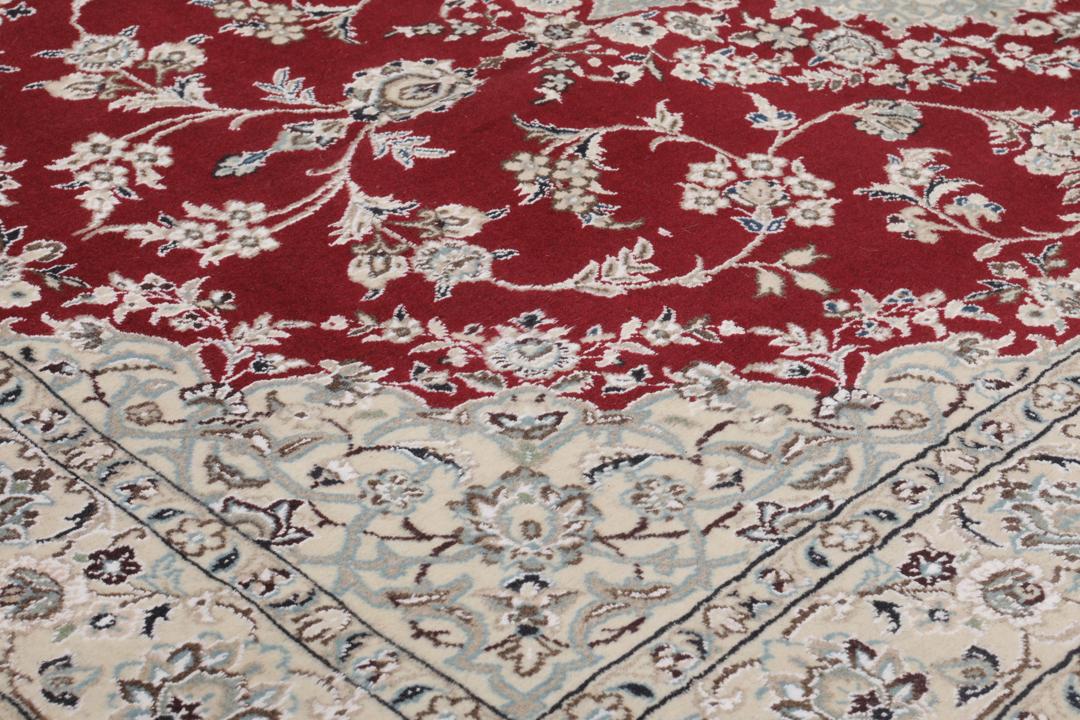 Hand-knotted Nain Fine 9La wool rug from the Middle East in red and beige tones