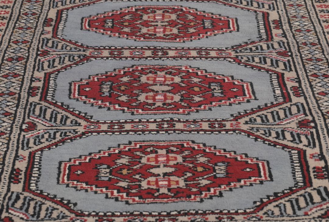 Handgeknoopt Pakistan Bokhara 2ply tapijt in blauwe en beige tinten