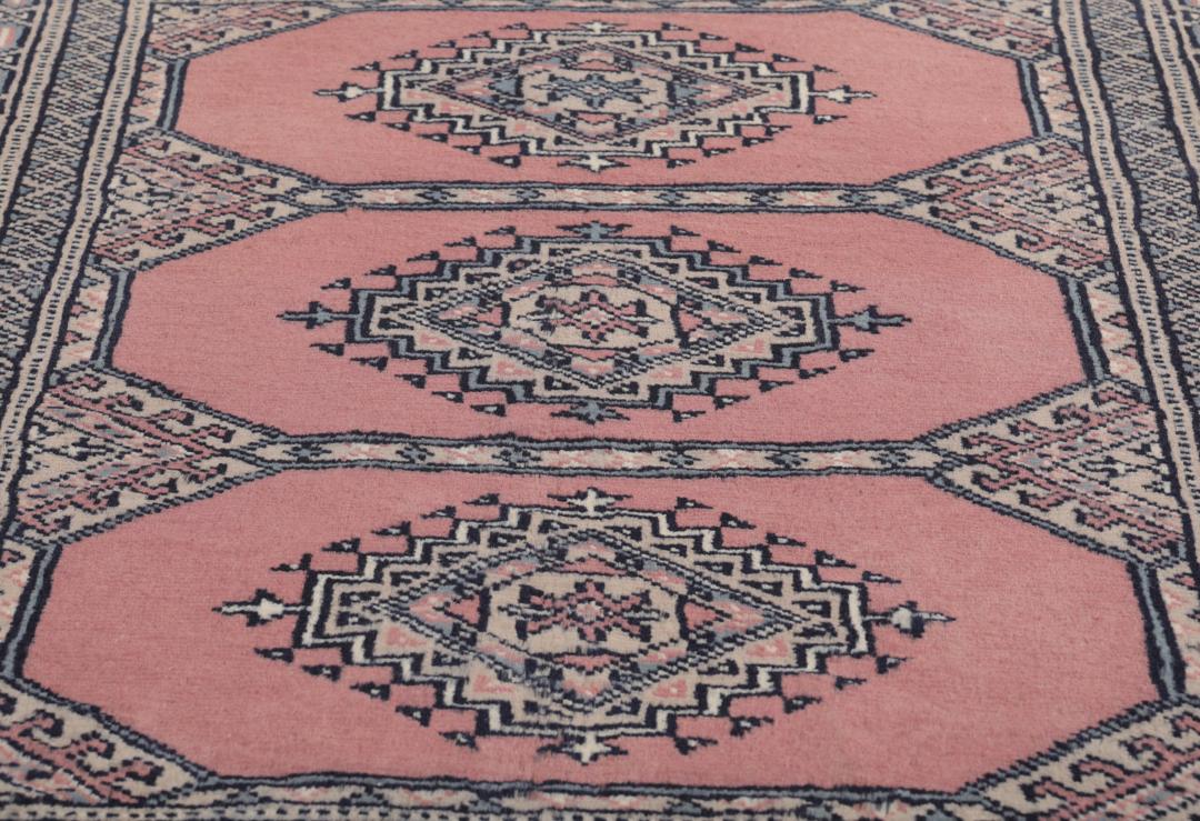 Hand-knotted rug from Pakistan with dark-blue and pink detailing