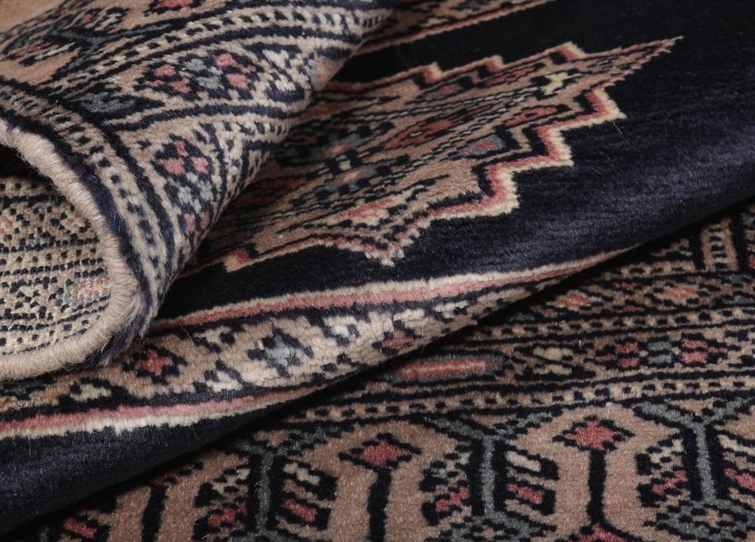 Hand-knotted rug from Pakistan with dark-blue and pink detailing