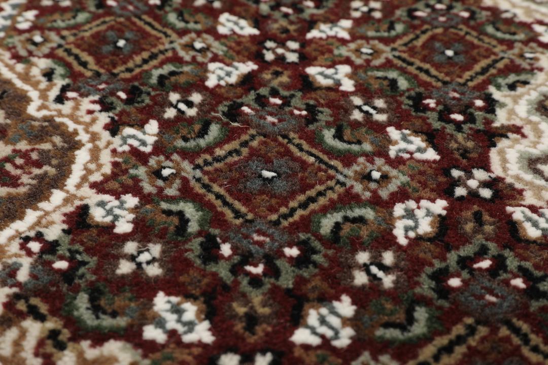 Håndknyttet Tabriz-tæppe fra Indien i mørkerøde og beige nuancer