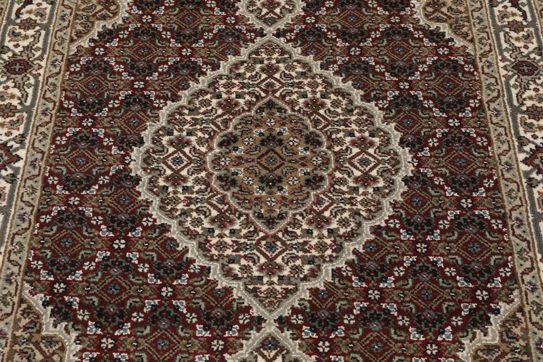 Ręcznie tkany dywan typu Tabriz z Indii w odcieniach czerwieni i beżu z centralnym medalionem