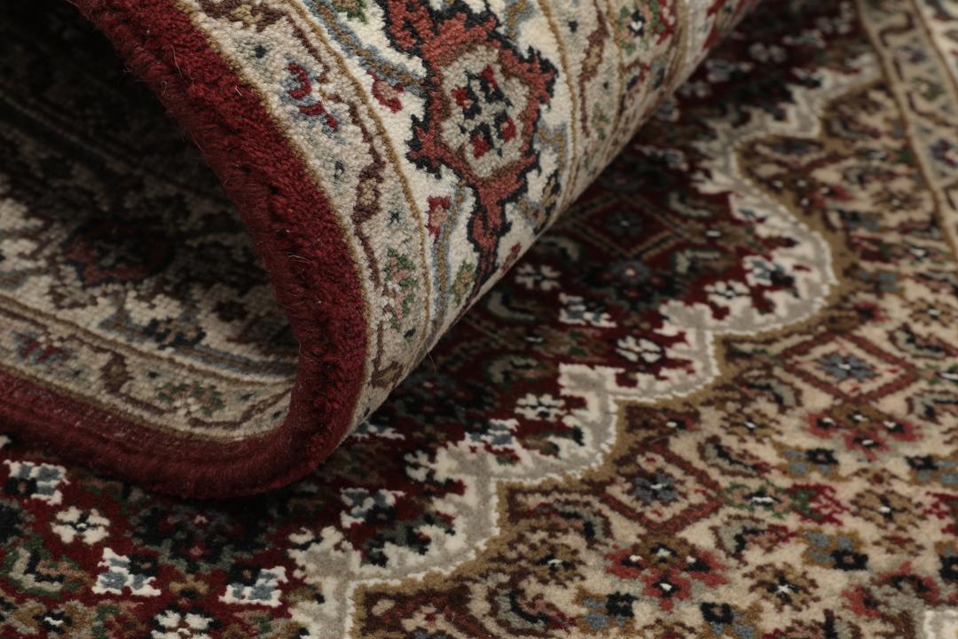 Ręcznie tkany dywan typu Tabriz z Indii w odcieniach czerwieni i beżu z centralnym medalionem