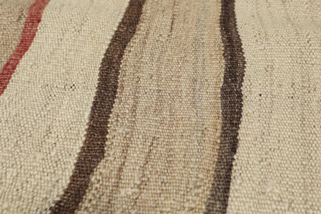Tapis beige fait main du Moyen-Orient