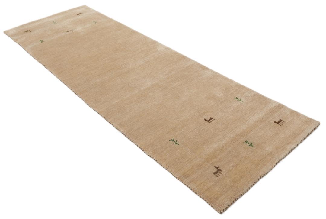 Tapis de couloir beige avec de petits motifs d'animaux et d'arbres
