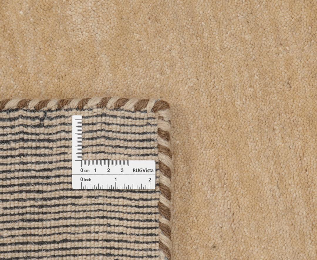 Tapis de couloir beige avec de petits motifs d'animaux et d'arbres