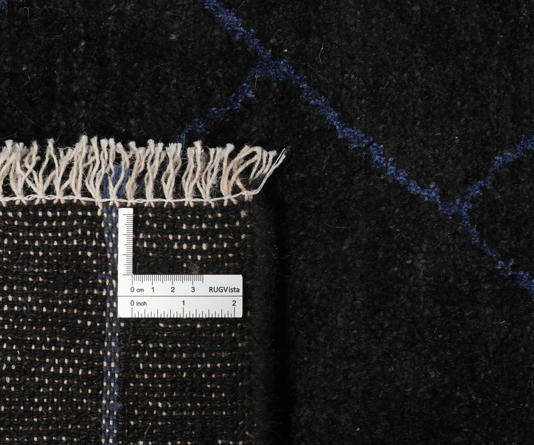 Handgeknoopt zwart Loribaft-tapijt uit het Midden-Oosten met geometrische blauwe lijnen