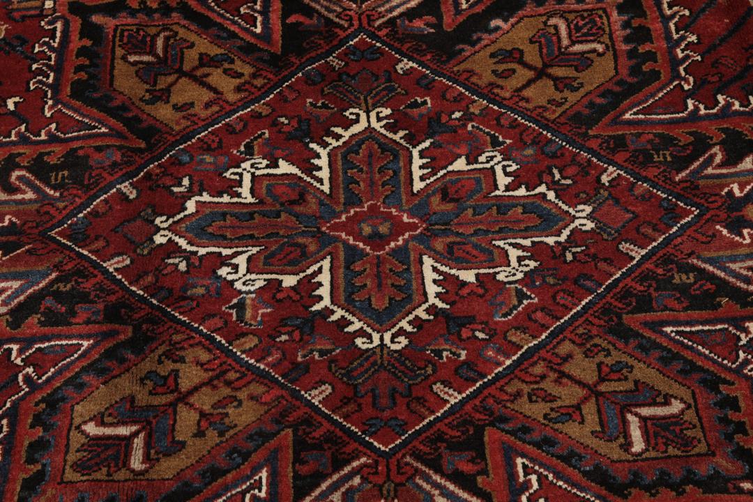 
    Heriz - Black / Dark red - 213 x 281 cm
  