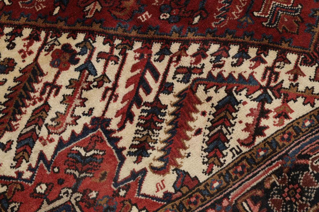 
    Heriz - Black / Dark red - 213 x 281 cm
  