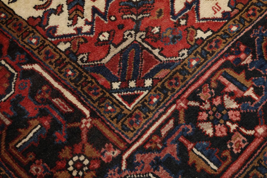 
    Heriz - Black / Dark red - 213 x 281 cm
  