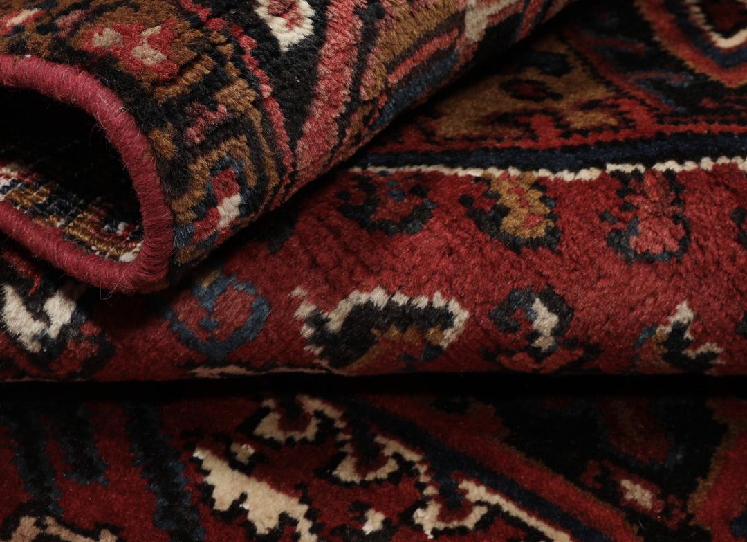 
    Heriz - Black / Dark red - 213 x 281 cm
  
