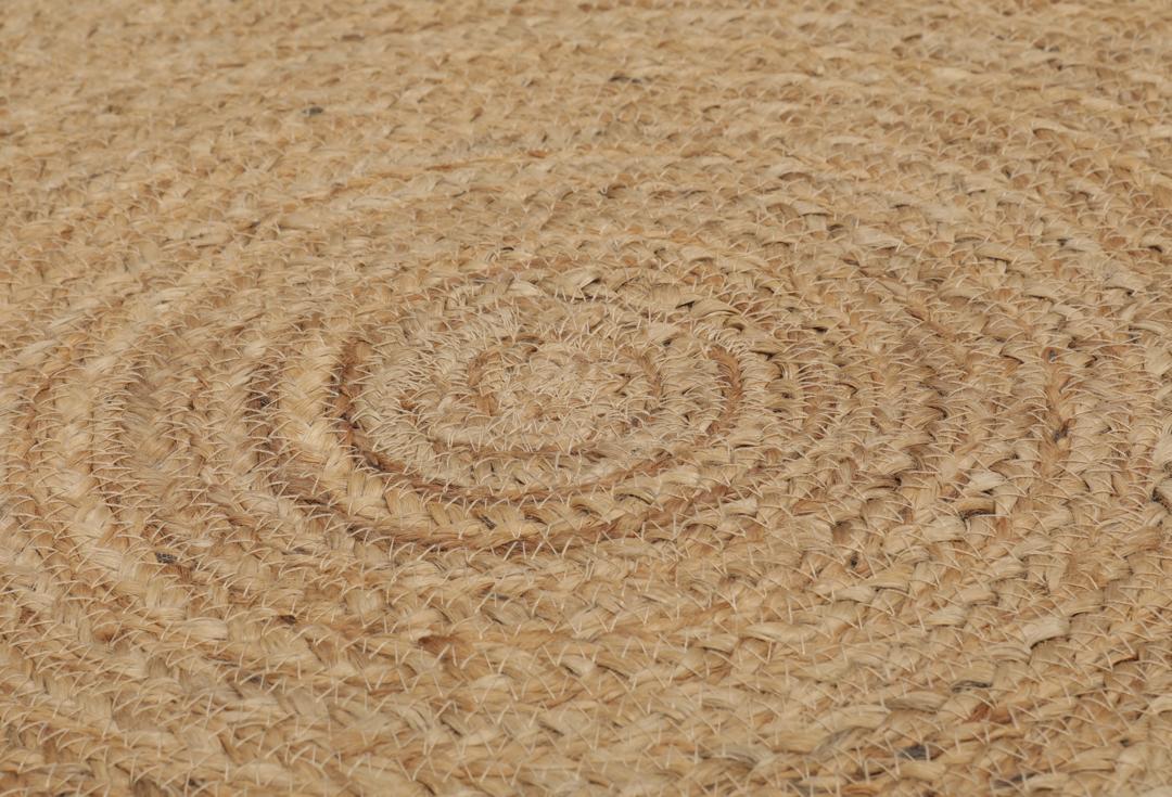 Rond zwart en natuurlijk jutentapijt