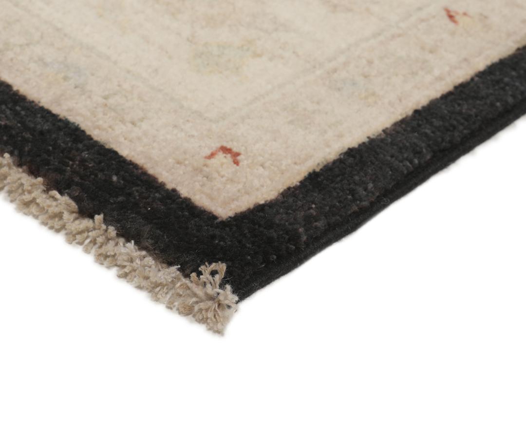 Håndknyttet afghansk Ziegler-tæppe med sort felt og beige blomstermønstre