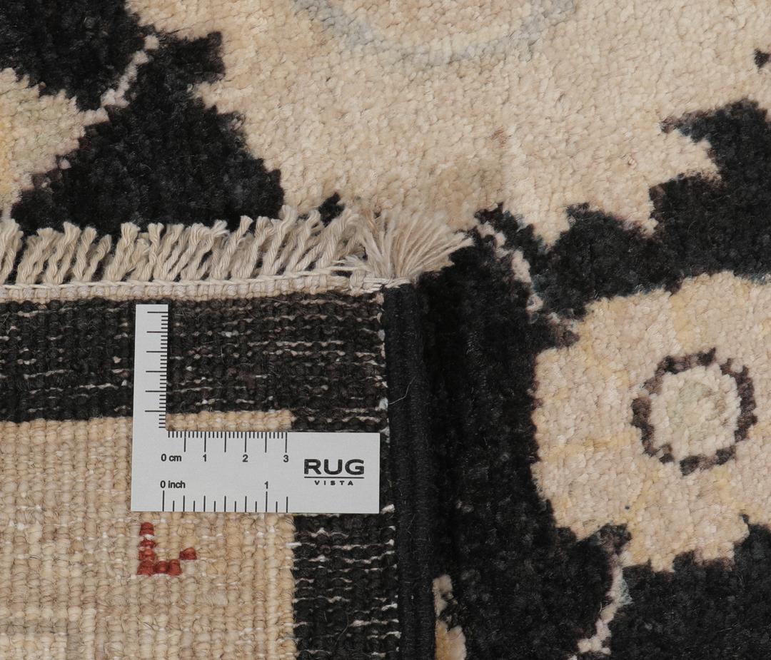 Håndknyttet afghansk Ziegler-tæppe med sort felt og beige blomstermønstre