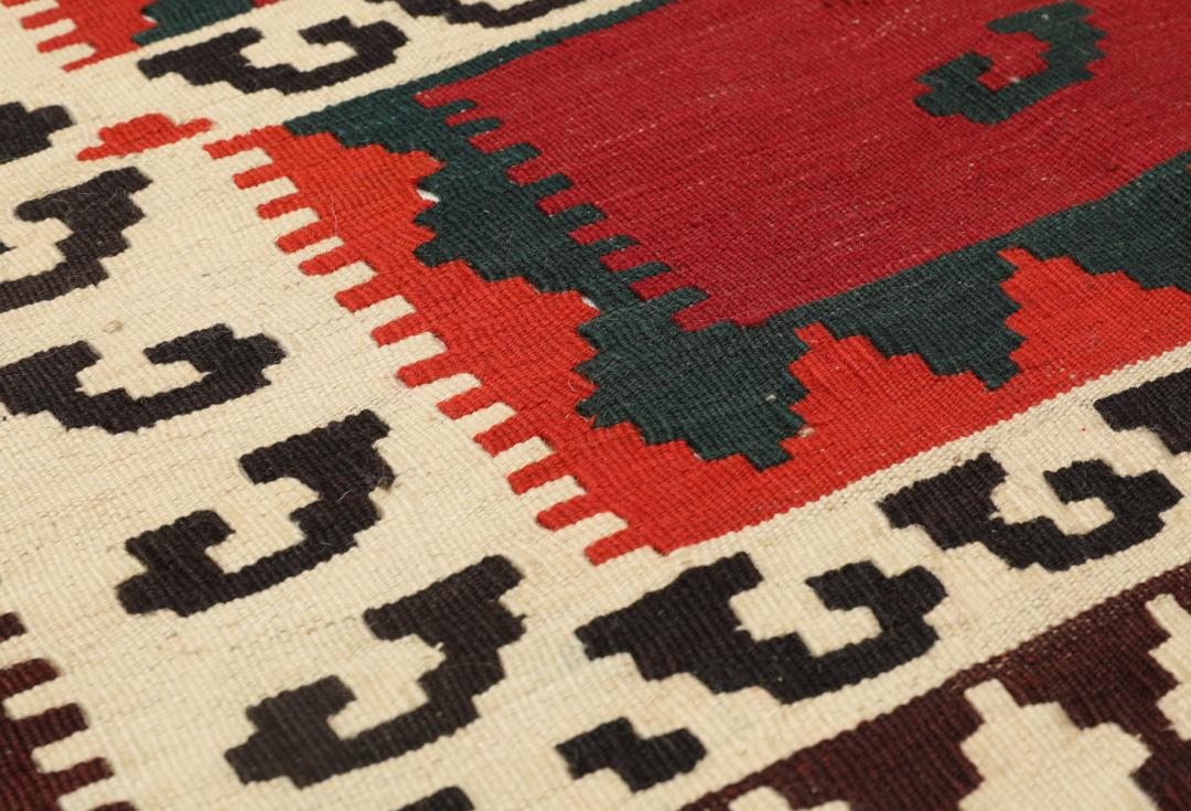 Handgeweven vintage kelim uit het Midden-Oosten in levendig rood met geometrische patronen