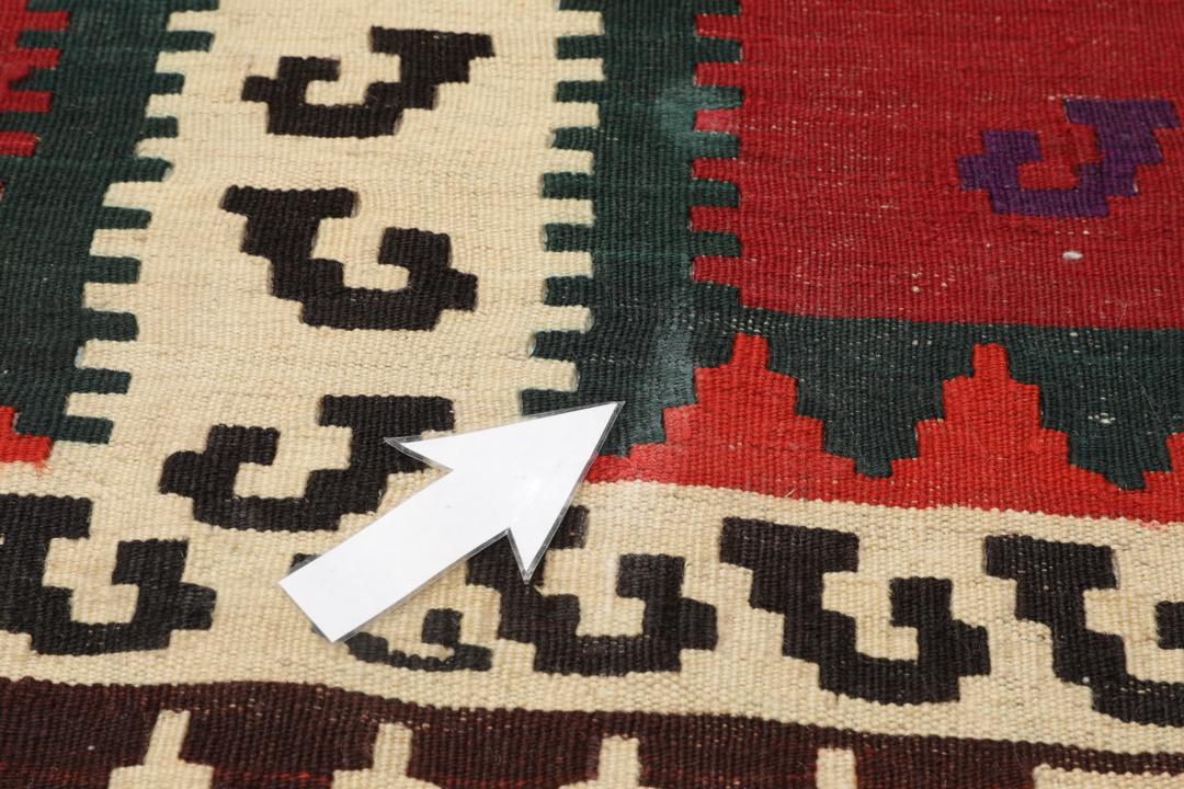 Handgeweven vintage kelim uit het Midden-Oosten in levendig rood met geometrische patronen