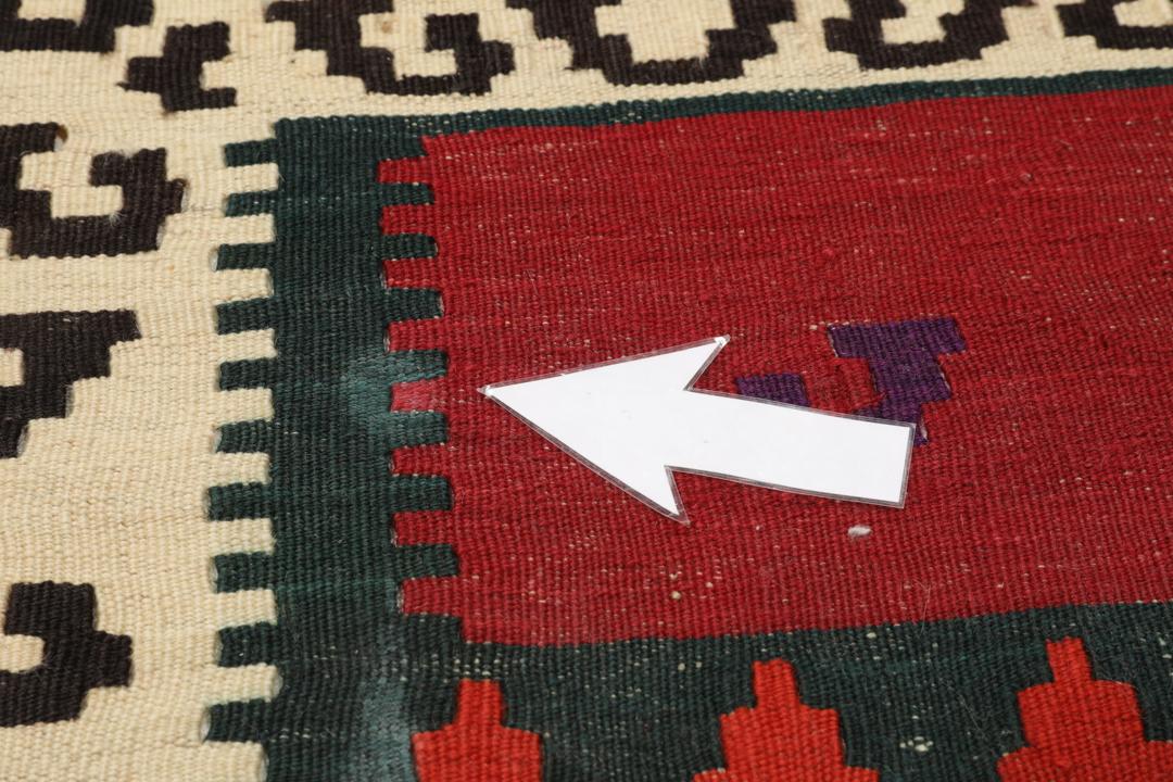 Handgeweven vintage kelim uit het Midden-Oosten in levendig rood met geometrische patronen