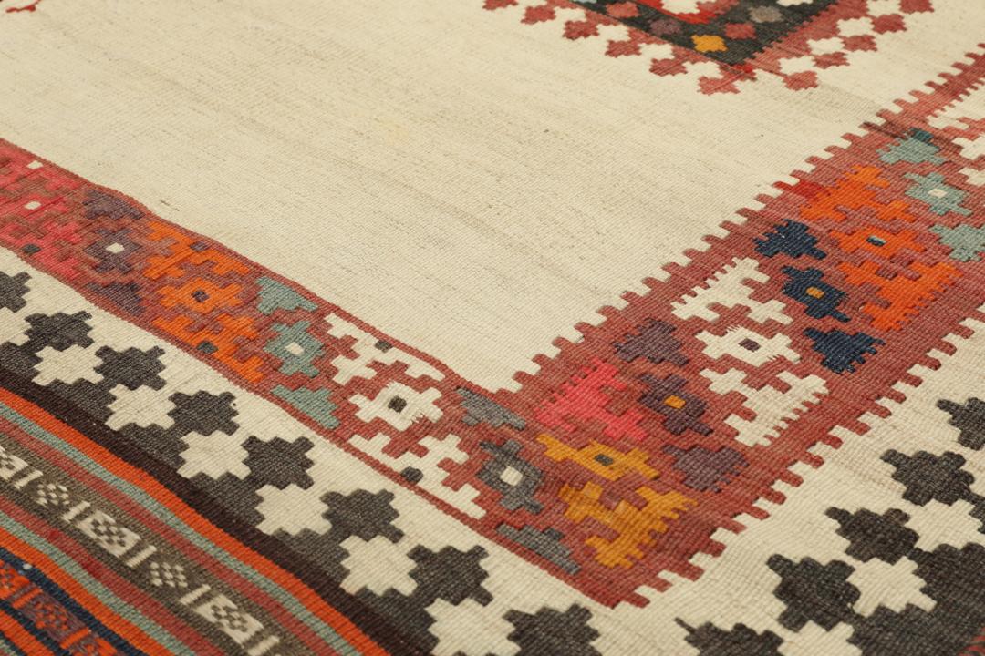 Vintage handgeweven Kelim-tapijt uit het Midden-Oosten met veelkleurige geometrische patronen