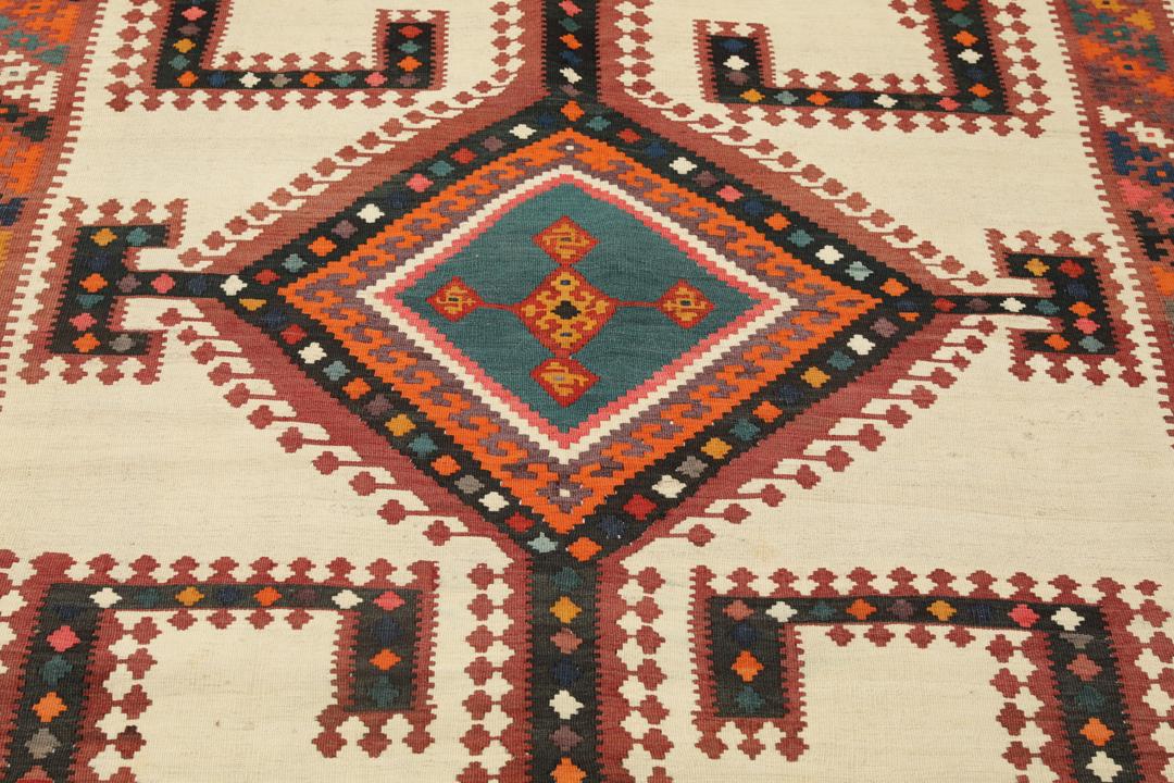 Vintage handgeweven Kelim-tapijt uit het Midden-Oosten met veelkleurige geometrische patronen