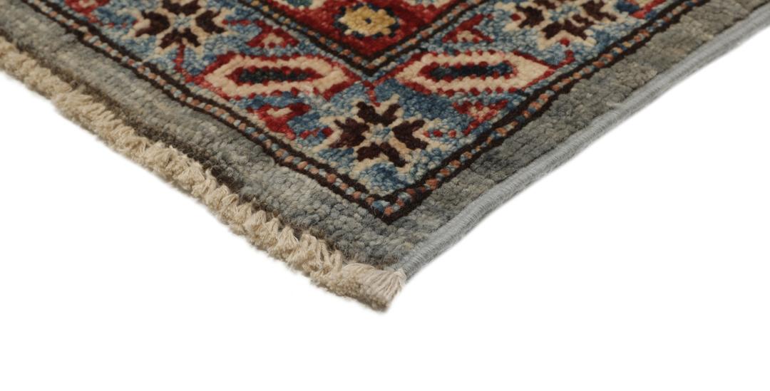 Handgeknoopt Kazak tapijt uit Afghanistan met een blauw en veelkleurig geometrisch patroon