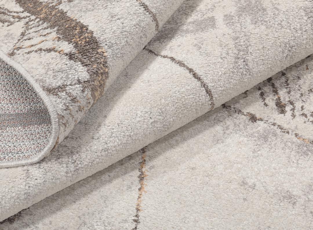Beige en taupe vloerkleed met geometrische patronen
