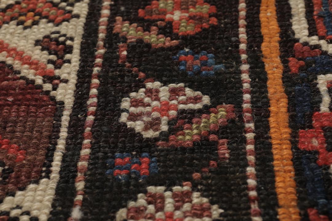 Antiek handgeknoopt Seikur-tapijt uit het Midden-Oosten met donkerblauwe en rode tinten
