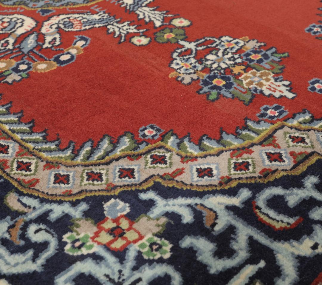 Tapis Mehraban du Moyen-Orient noué main en rouge et bleu avec des motifs d'oiseaux