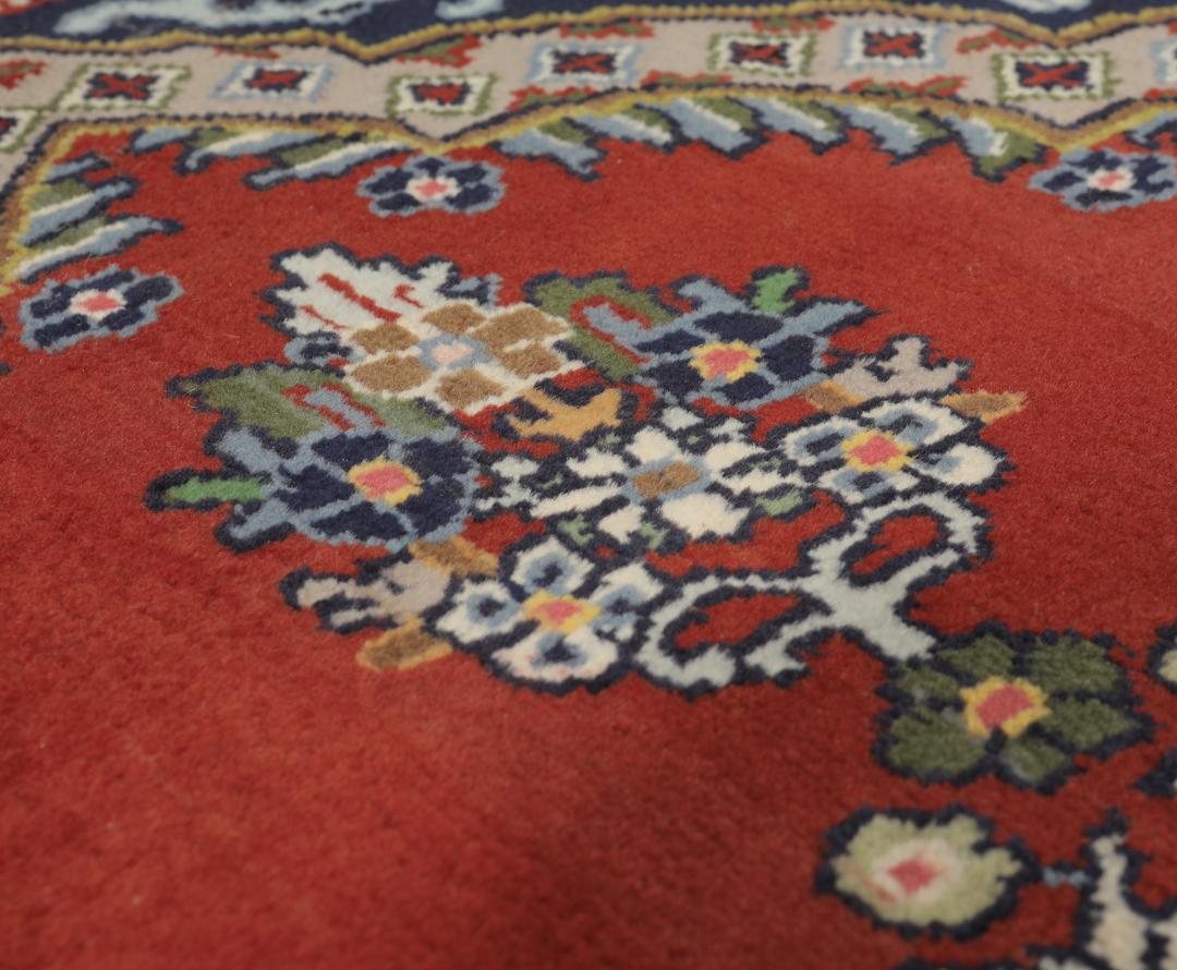 Tapis Mehraban du Moyen-Orient noué main en rouge et bleu avec des motifs d'oiseaux