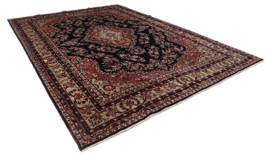 Tapis Mehraban noué à la main avec un motif de médaillon floral noir et rouge originaire du Moyen-Orient