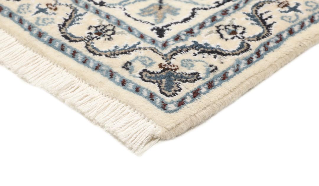 Vierkant Nain-tapijt met sierlijke bloemmotieven in zwart en blauw uit het Midden-Oosten
