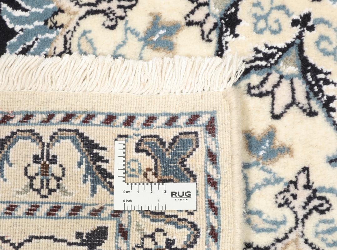 Vierkant Nain-tapijt met sierlijke bloemmotieven in zwart en blauw uit het Midden-Oosten