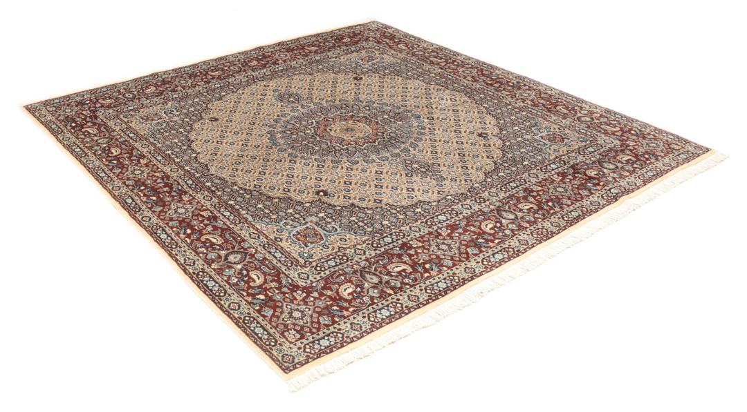 Tapis Moud carré noué à la main provenant du Moyen-Orient en rouge foncé et beige.