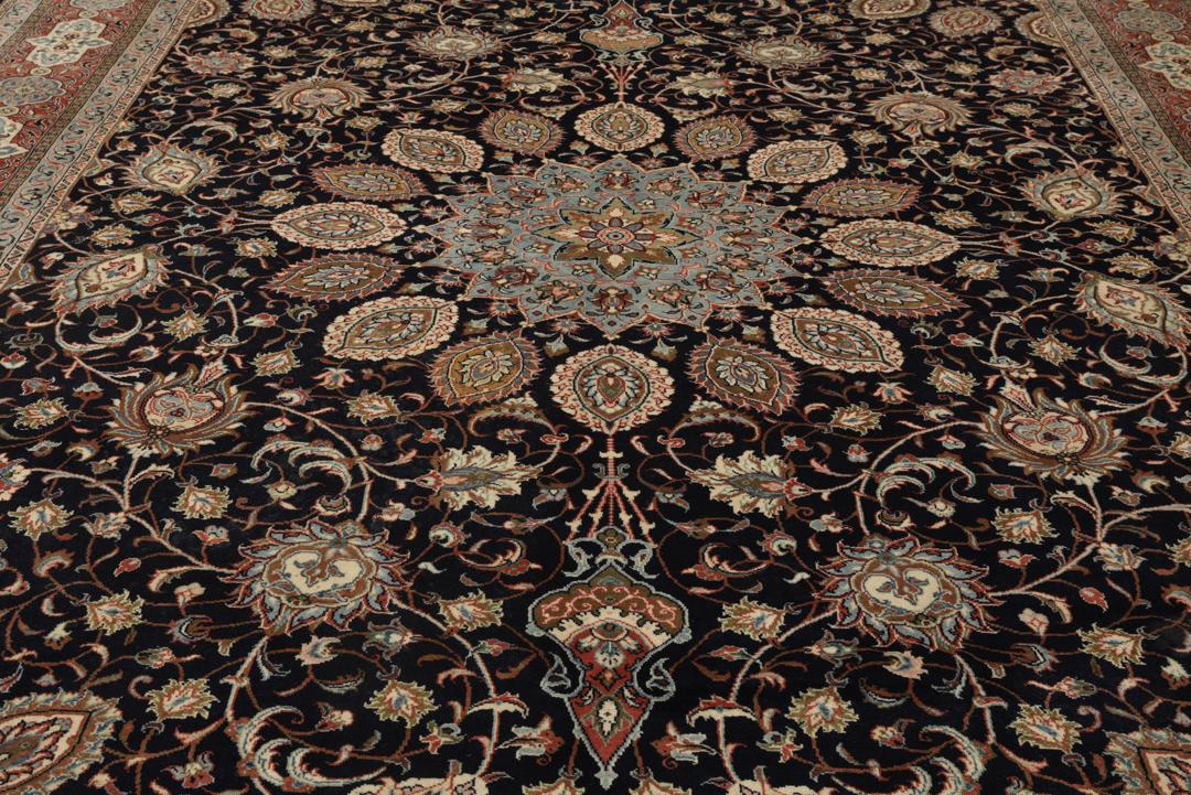 Hand-knotted Sarough rug with a central medallion and floral patterns in multicolor tones