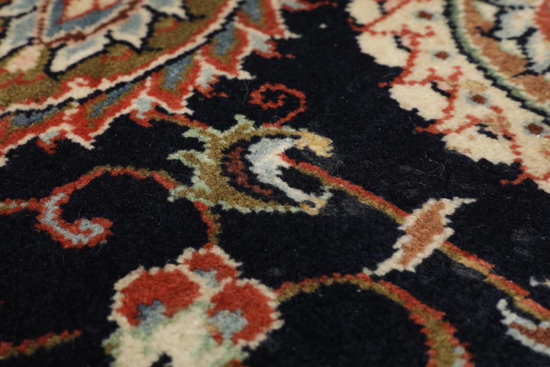 Hand-knotted Sarough rug with a central medallion and floral patterns in multicolor tones