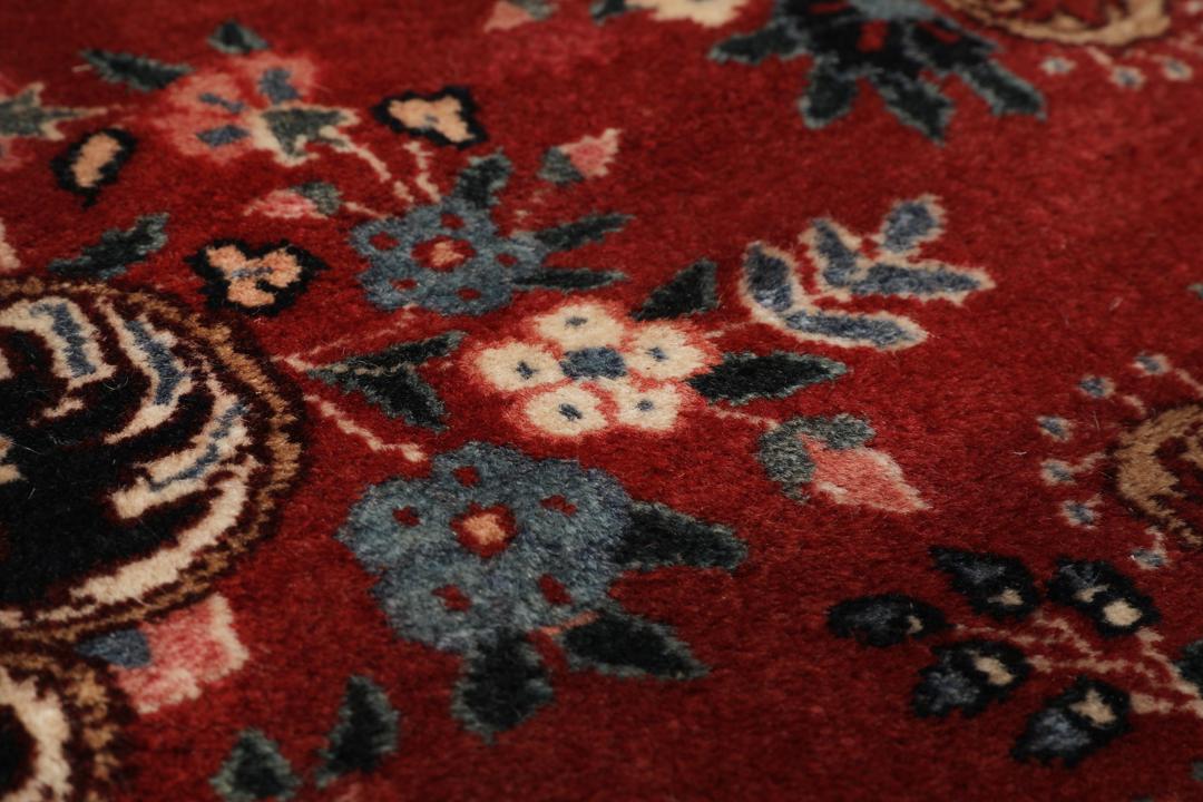 Oud Moud bloementapijt uit het Midden-Oosten in rode tinten