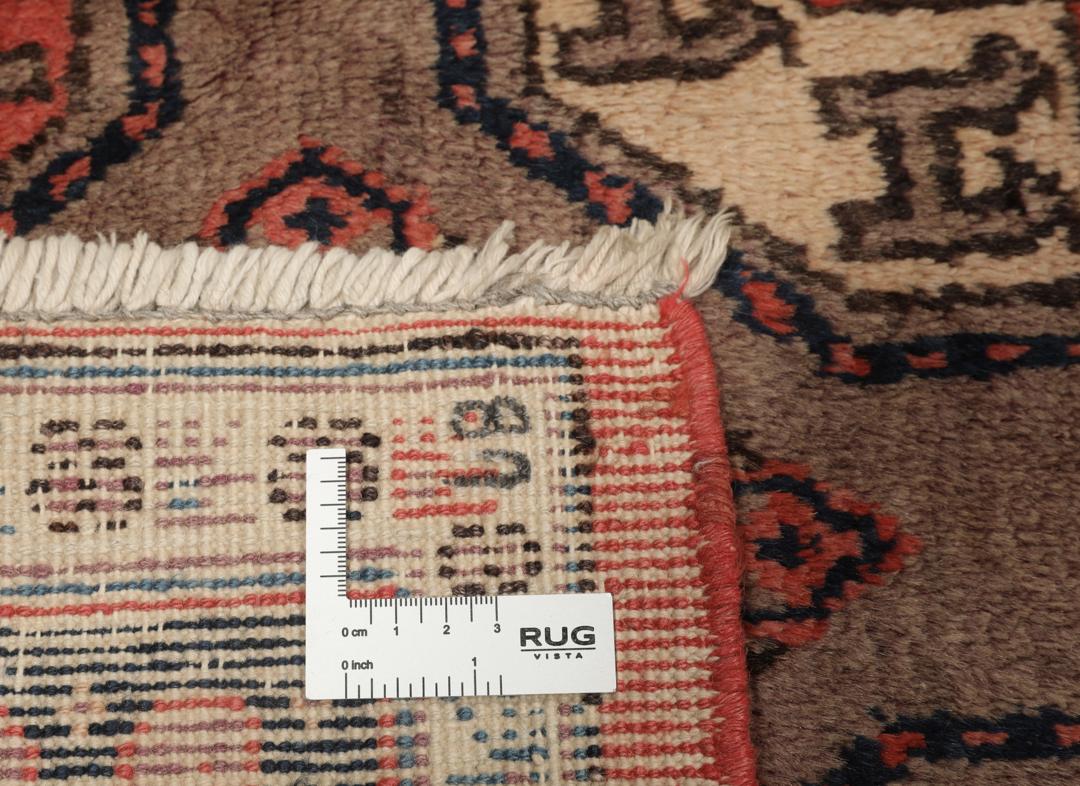 Tapis chinois Antique Khotan avec des motifs de médaillons géométriques marron et rouge foncé